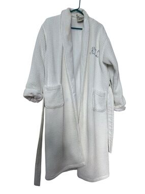 Pottery Barn White Terry Waffle Robe size Small - FLAW